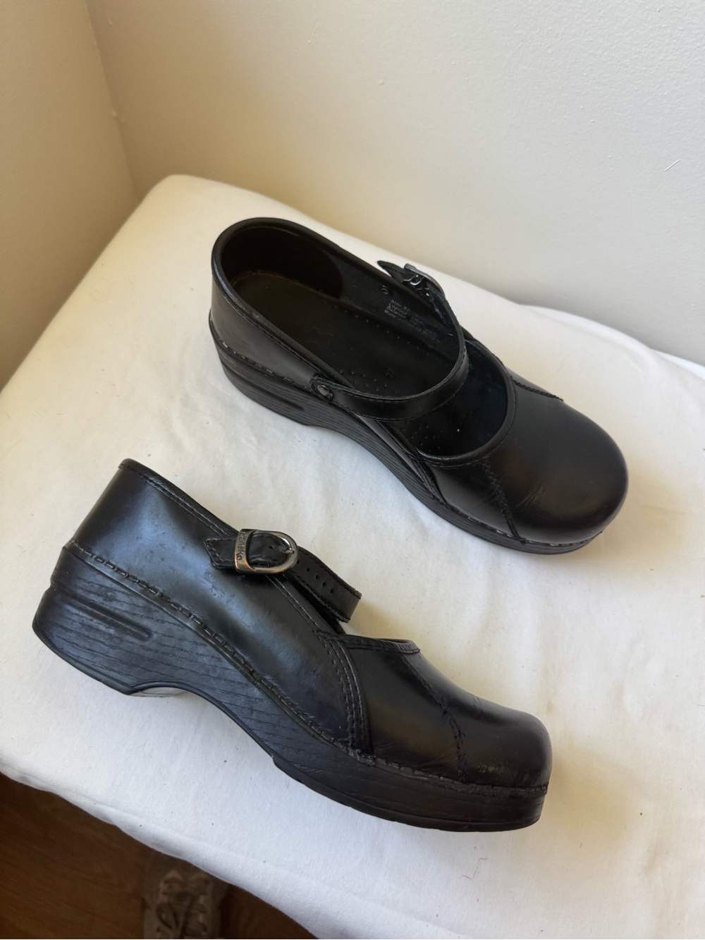 Dansko Marcelle Black leather Mary Jane clogs Size 37. USA 6.5-7